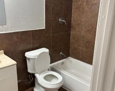 115 W Rogers Street - Photo Thumbnail 5