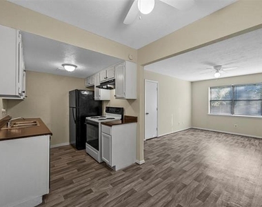 505 N Morris Street - Photo Thumbnail 6