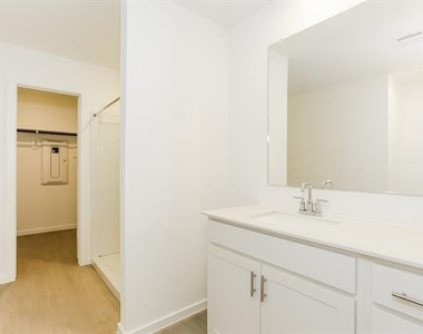 10140 Dalgreen Circle - Photo Thumbnail 1