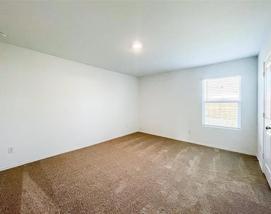 7413 Jackrabbit Avenue - Photo Thumbnail 5