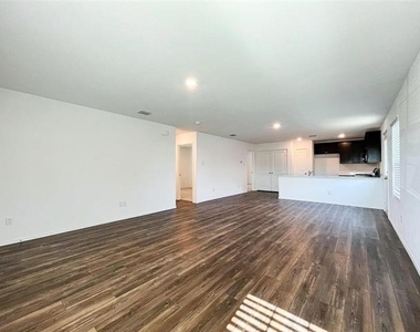 7413 Jackrabbit Avenue - Photo Thumbnail 2