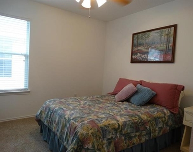 7109 Bountiful Grove Drive - Photo Thumbnail 9