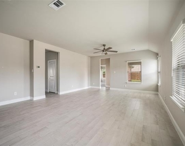 6225 Horsetail Drive - Photo Thumbnail 4