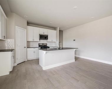 6225 Horsetail Drive - Photo Thumbnail 9