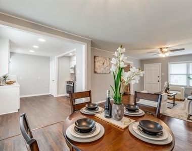 2736 Rolinda Drive - Photo Thumbnail 5
