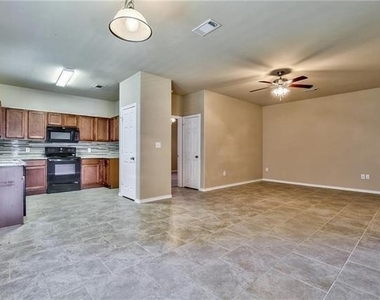 702 E College Street - Photo Thumbnail 5