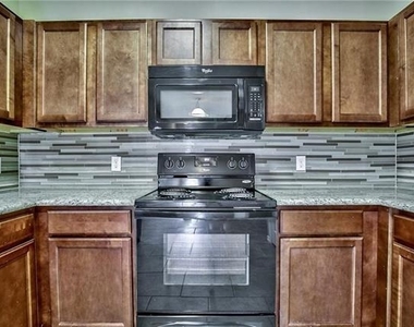702 E College Street - Photo Thumbnail 10