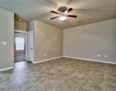 702 E College Street - Photo Thumbnail 13