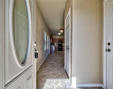 702 E College Street - Photo Thumbnail 2