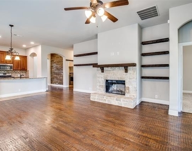 4619 Amesbury - Photo Thumbnail 4