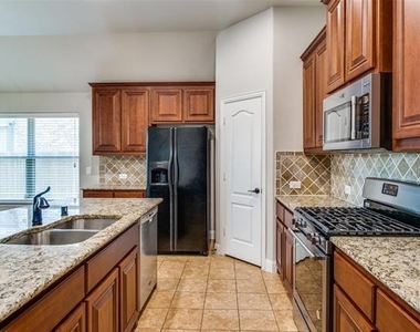 4619 Amesbury - Photo Thumbnail 7