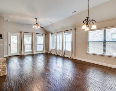 4619 Amesbury - Photo Thumbnail 3