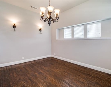 4619 Amesbury - Photo Thumbnail 2