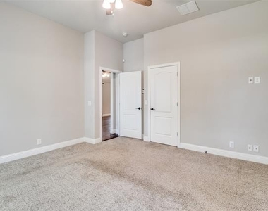 4619 Amesbury - Photo Thumbnail 8
