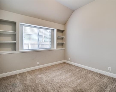 4619 Amesbury - Photo Thumbnail 16