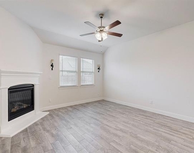 10925 Klondike Lane - Photo Thumbnail 5