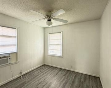 1109 E Inwood Drive - Photo Thumbnail 10