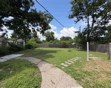 1109 E Inwood Drive - Photo Thumbnail 16