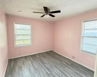 1109 E Inwood Drive - Photo Thumbnail 12