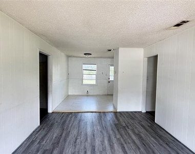 1109 E Inwood Drive - Photo Thumbnail 4