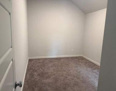 209 Little Bridge Drive - Photo Thumbnail 11