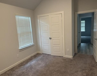 209 Little Bridge Drive - Photo Thumbnail 4