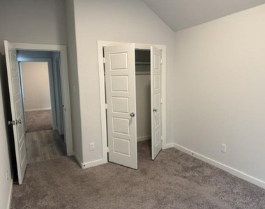209 Little Bridge Drive - Photo Thumbnail 15