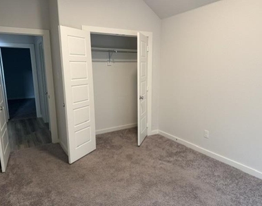 209 Little Bridge Drive - Photo Thumbnail 12