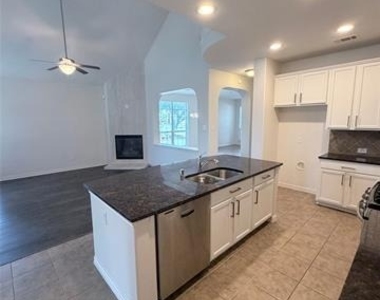 533 Shasta Street - Photo Thumbnail 8