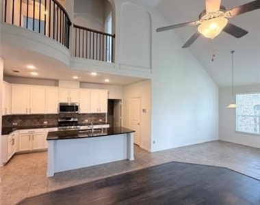 533 Shasta Street - Photo Thumbnail 4