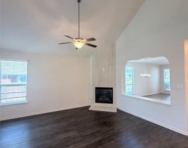 533 Shasta Street - Photo Thumbnail 6