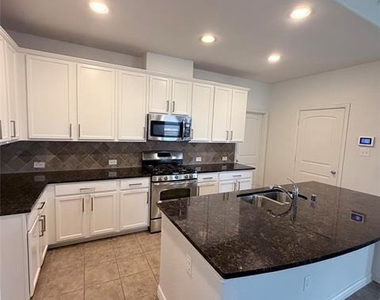533 Shasta Street - Photo Thumbnail 5