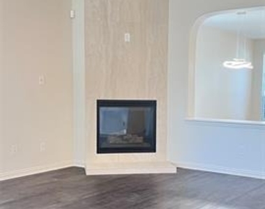 533 Shasta Street - Photo Thumbnail 3