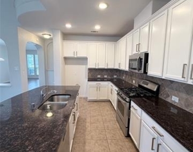 533 Shasta Street - Photo Thumbnail 7