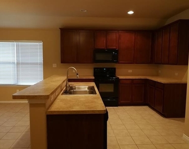 2793 Cresent Lake Drive - Photo Thumbnail 7