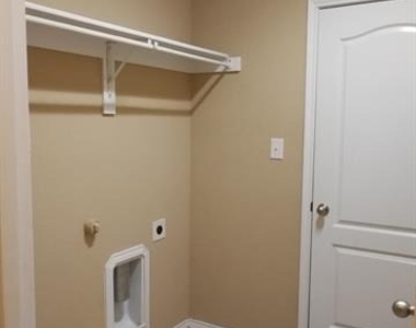 2793 Cresent Lake Drive - Photo Thumbnail 9