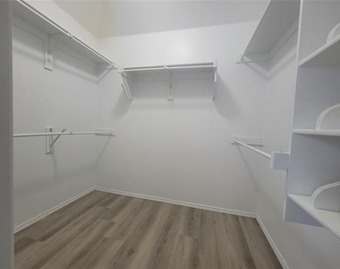 2793 Cresent Lake Drive - Photo Thumbnail 19
