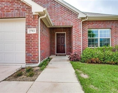 2793 Cresent Lake Drive - Photo Thumbnail 2
