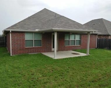 2793 Cresent Lake Drive - Photo Thumbnail 4