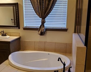 1621 Colonial Drive - Photo Thumbnail 21