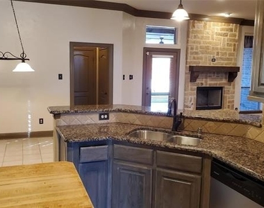 1621 Colonial Drive - Photo Thumbnail 11
