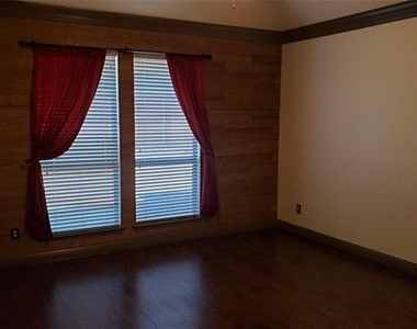 1621 Colonial Drive - Photo Thumbnail 17