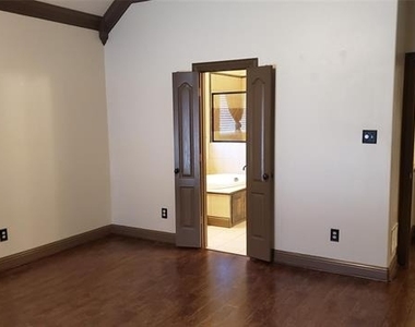 1621 Colonial Drive - Photo Thumbnail 16