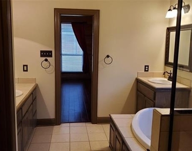 1621 Colonial Drive - Photo Thumbnail 19
