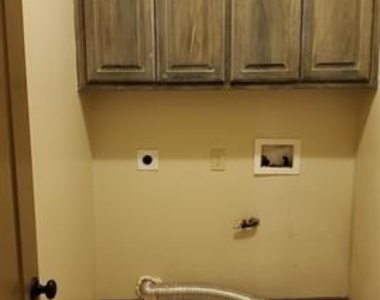 1621 Colonial Drive - Photo Thumbnail 25