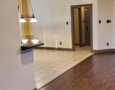 1621 Colonial Drive - Photo Thumbnail 6