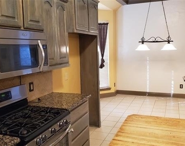 1621 Colonial Drive - Photo Thumbnail 12