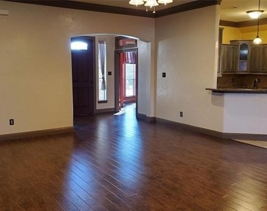 1621 Colonial Drive - Photo Thumbnail 5