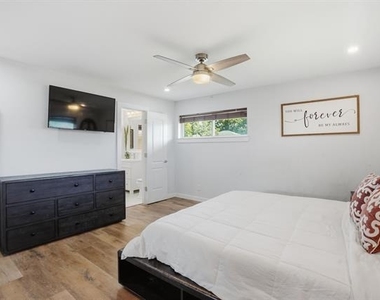 5017 Fox Hill Lane - Photo Thumbnail 7
