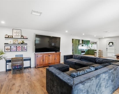 5017 Fox Hill Lane - Photo Thumbnail 17